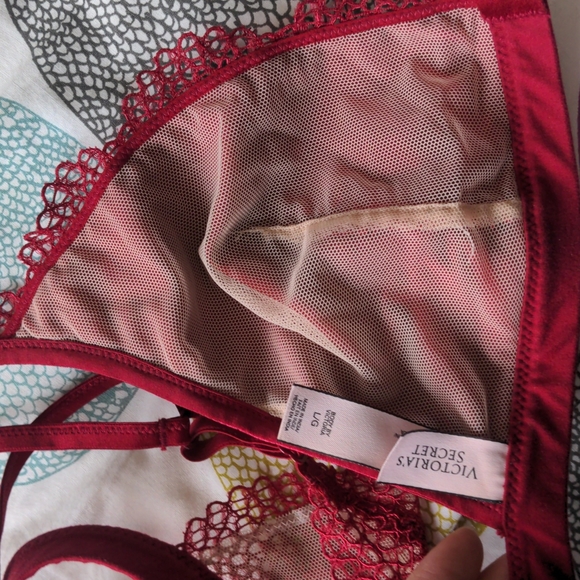 NWOT Victoria's Secret Lacy Red Bra - Picture 6 of 7